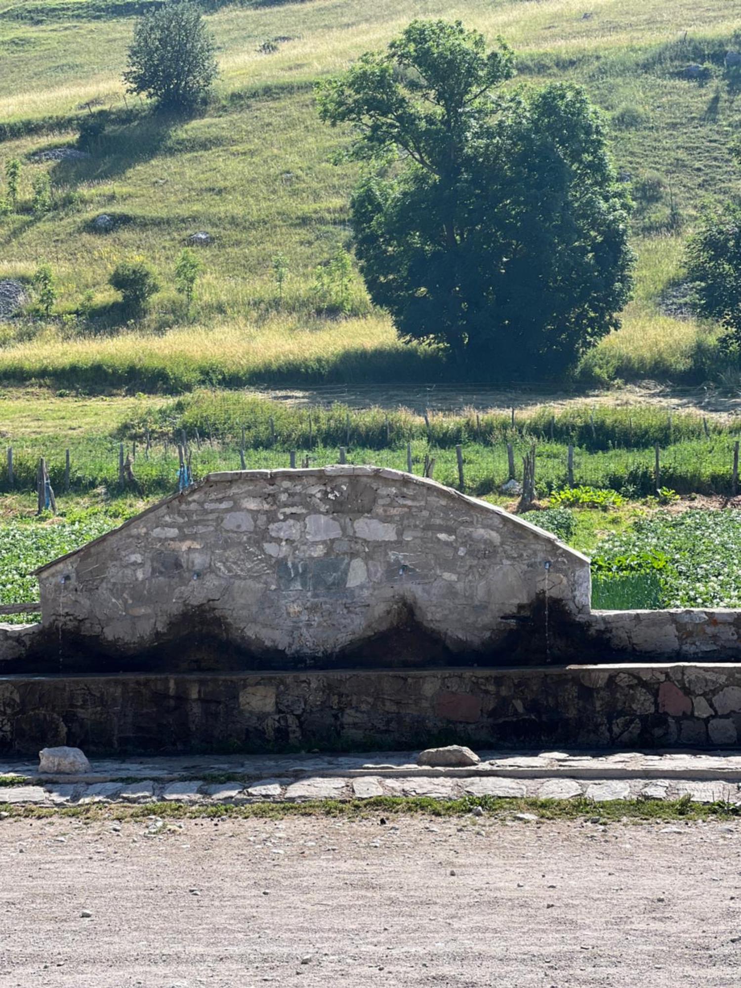 Kod Kapetana Tea Bed & Breakfast Gornji Lukomir Dış mekan fotoğraf