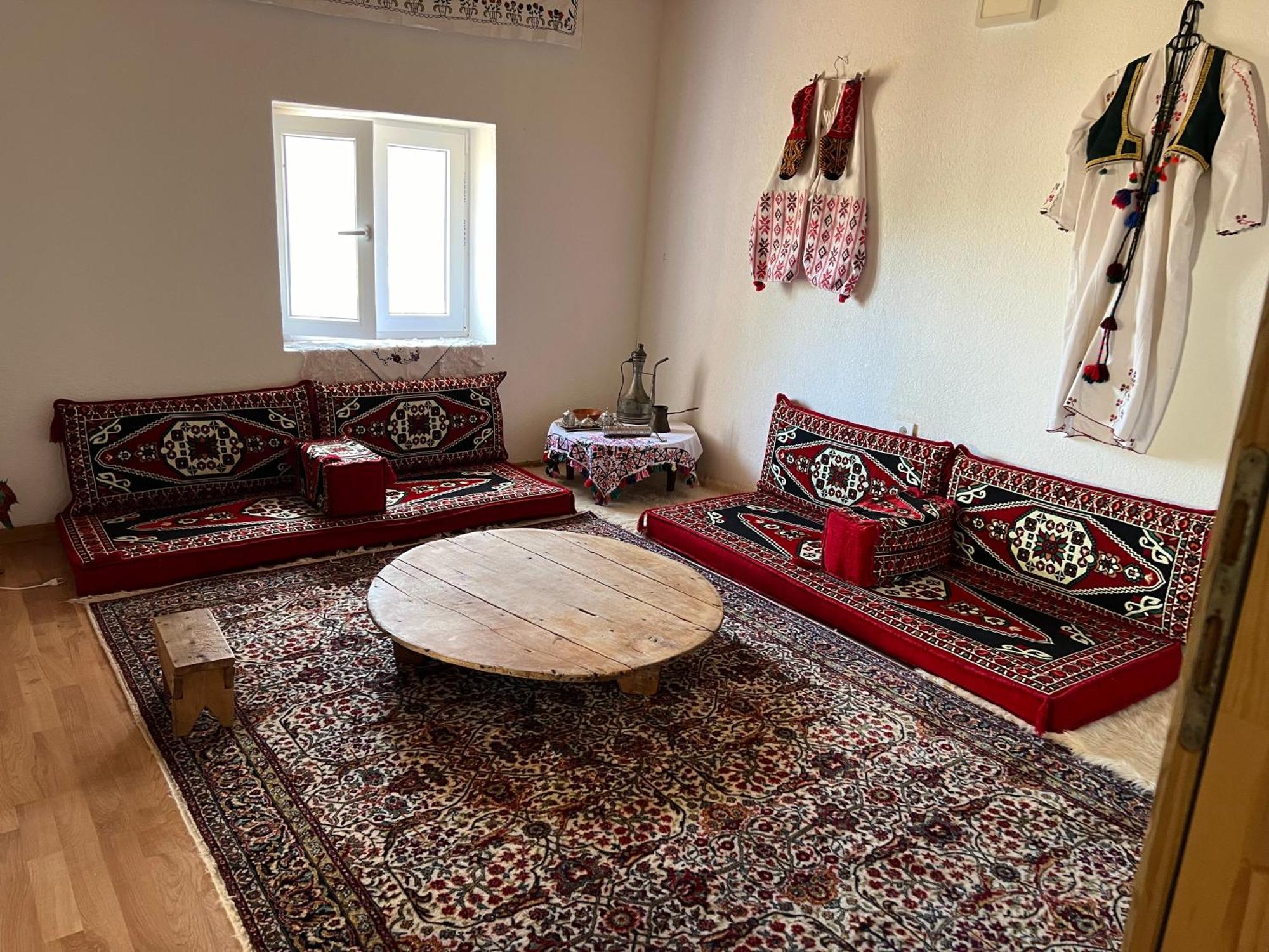 Kod Kapetana Tea Bed & Breakfast Gornji Lukomir Dış mekan fotoğraf