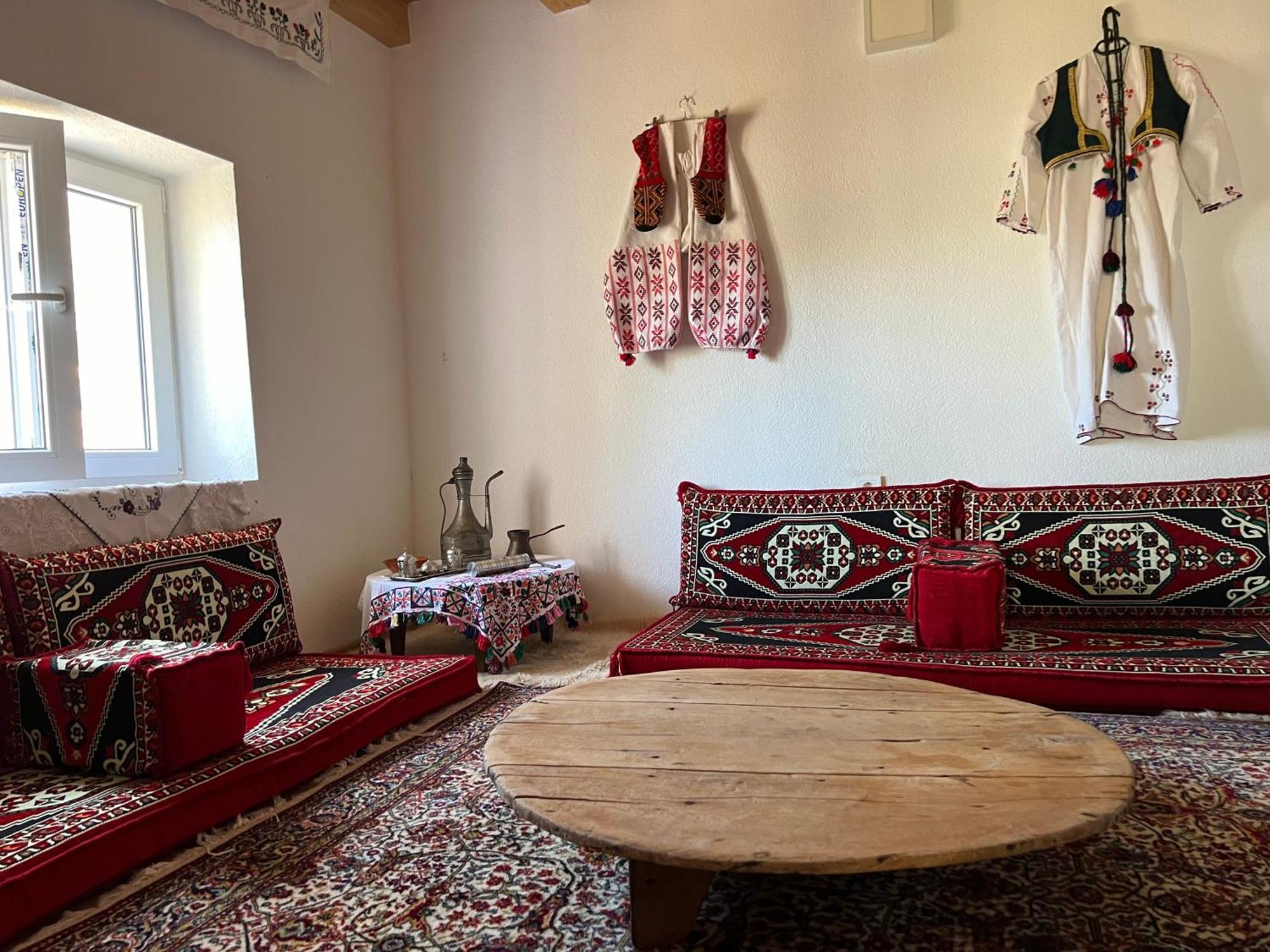 Kod Kapetana Tea Bed & Breakfast Gornji Lukomir Dış mekan fotoğraf