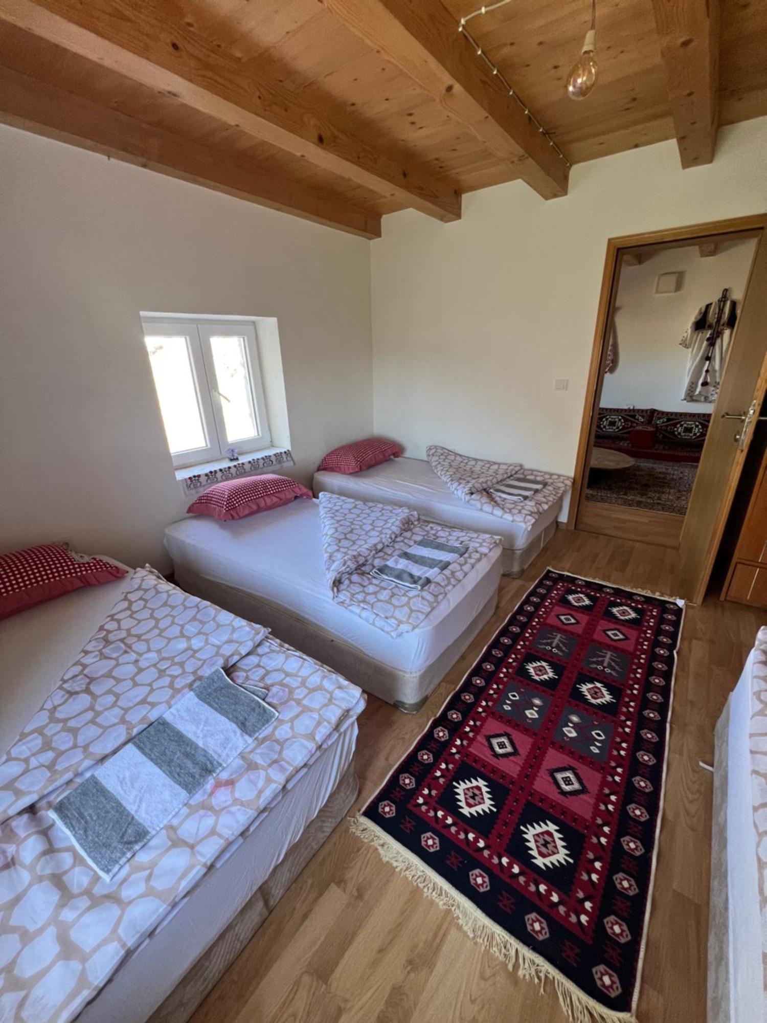Kod Kapetana Tea Bed & Breakfast Gornji Lukomir Dış mekan fotoğraf